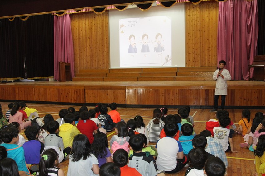 2.초등학생 대상 불소도포사업 실시